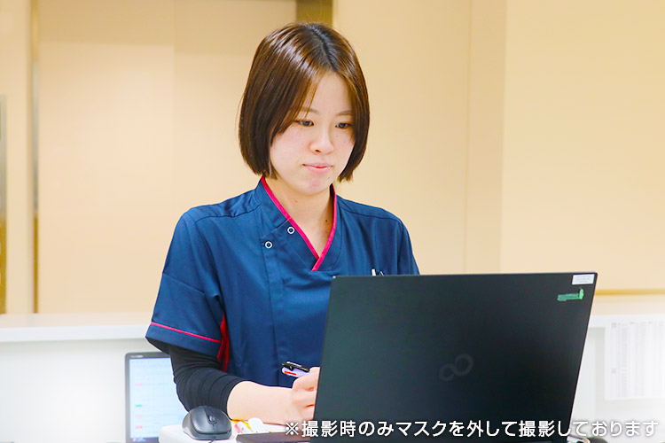 職務中の看護師